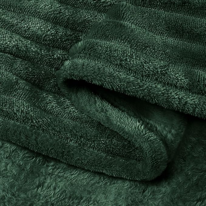 BEDELITE 3D Ribbed Emerald Green Fleece Throw Blanket for Couch, 50x60 Inch | Soft Warm Decorative Fluffy Blanket, Cozy Plush Lightweight Fuzzy Throw Blanket for Bed Sofa Home Room Decor, Gift for Women