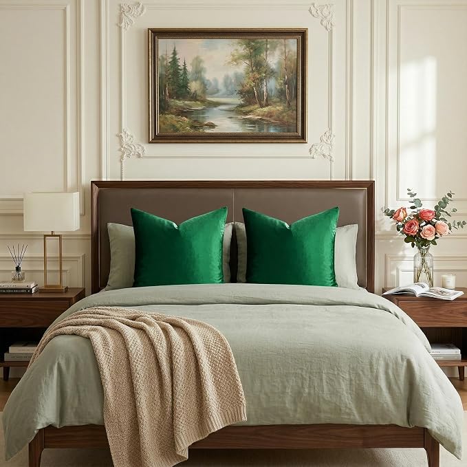 GIGIZAZA Green Velvet Pillow Covers 24x24 Decorative Pillows Pack of 2 | Throw Pillows for Couch Sofa,280gsm Soft Textured Fabric,Modern Square Pillowcases,Luxury Cushion Covers