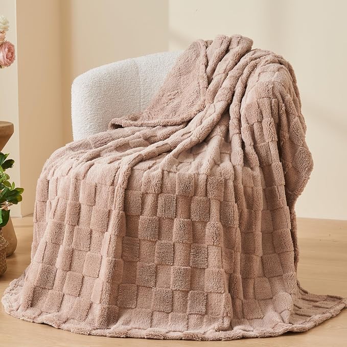 NEWCOSPLAY 3D Checkered Flannel Queen Blanket, Taupe Checkered, 90"x90" | Super Soft Cute Lightweight Decorative Premium Silky Fleece Blanket for Couch Sofa Bed, Gift for Women Men, All Season Use