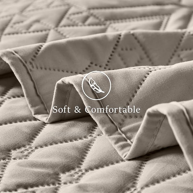 akkialla Full/Queen Quilt Set, Taupe Lightweight Microfiber Bedspread Coverlet, Boho Geometric Pattern, Soft All-Season Bedding, 3-Piece (1 Quilt, 2 Pillow Shams)