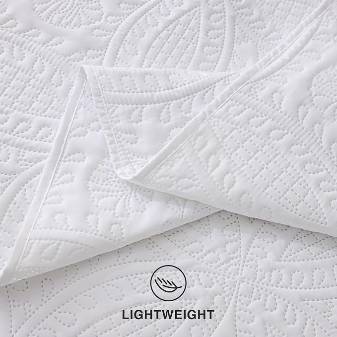 Love's cabin King Quilt Set White, Bed in a Bag King Size Bedding 7 Pieces, Ultrasonic Embossed Coin Pattern Comforter, Lightweight Bedspreads for All Seasons Quilt with Sheets, Pillowcases & Shams