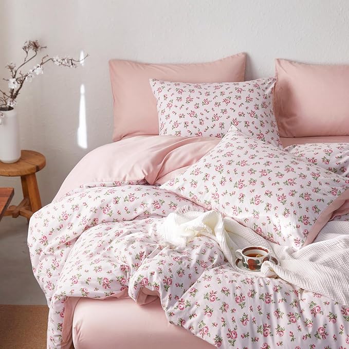 Wake In Cloud - Floral Comforter Set, Coquette Cottagecore Aesthetic Flower Shabby Chic Pattern for Women Teen Girls, Soft Lightweight Bedding, 3 Pieces, Pink, King Size