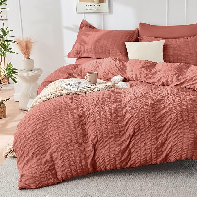 HYMOKEGE Coral Red Duvet Cover Queen Size, Ultra Soft 3-Piece Seersucker Duvet Cover Set with Zipper Closure, Soft Brushed Microfiber Bedding Set with 8 Corner Ties (90"x90", 2 Pillowshams)