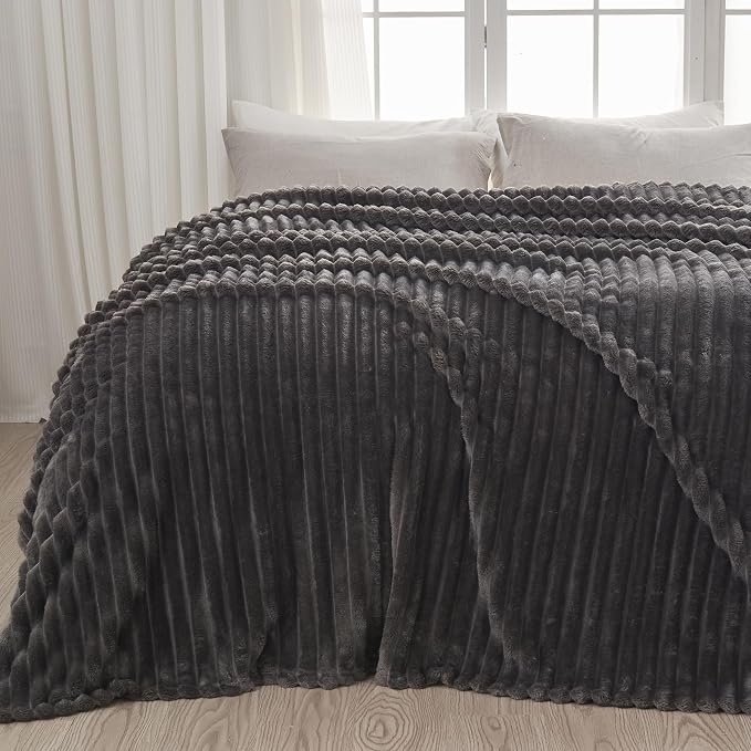 NEWCOSPLAY Fleece Ribbed Cozy King Blanket for Couch, Grey, 90"x110" | Premium Silky Flannel Blanket, Soft Lightweight Fluffy Throw Blanket for Bed Sofa Decor, Gift for All Season Use