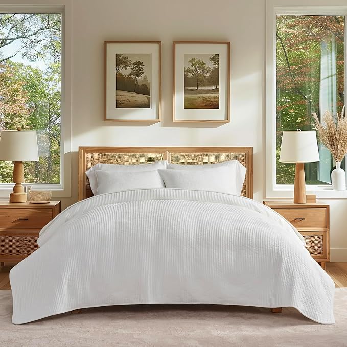 EverGrace Striped Channel Velvet Quilt Set, Queen Size, Bright White | Luxurious Soft Lightweight Velvet Comforter, Oversized Bedspread Coverlet, Quilted Bedding Set for All Season, with 2 Shams