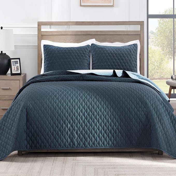 Exclusivo Mezcla Reversible Twin Quilt Bedding Set, Navy Blue | Lightweight Bedspreads with 1 Pillow Sham, Soft Microfiber, All Season Bed Coverlets for Dorm Bedroom Guest Room, 68x88 Inch