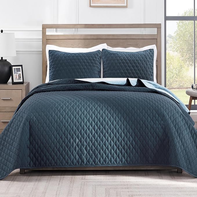Exclusivo Mezcla Reversible King Size Quilt Bedding Set, Navy Blue | Lightweight Bedspreads with 2 Pillow Shams, Soft Microfiber, All Season Bed Coverlets for Bedroom Guest Room, 104x96 Inch