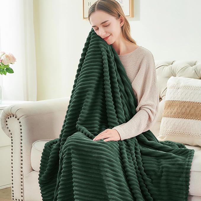 BEDELITE 3D Ribbed Emerald Green Fleece Throw Blanket for Couch, 50x60 Inch | Soft Warm Decorative Fluffy Blanket, Cozy Plush Lightweight Fuzzy Throw Blanket for Bed Sofa Home Room Decor, Gift for Women