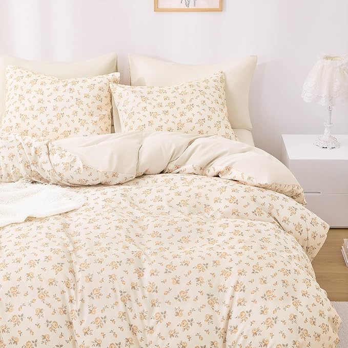 Wake In Cloud - Floral Comforter Set, Coquette Cottagecore Aesthetic Flower Shabby Chic Pattern for Women Teen Girls, Soft Lightweight Bedding, 3 Pieces, Apricot Beige, Queen Size