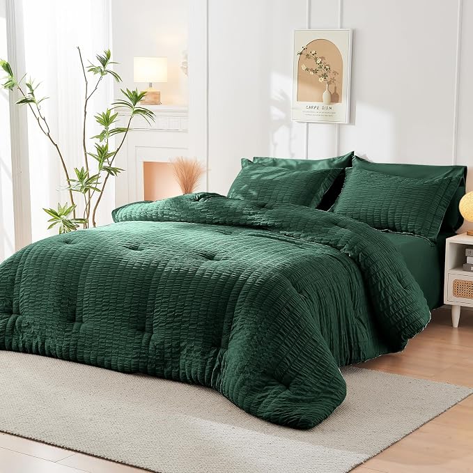HYMOKEGE Emerald Green Oversized Queen Comforter Set Seersucker 7 Pieces, All Season Luxury Bed in a Bag for Bedroom, Bedding Set with Comforter, Sheets, Pillowcases & Shams