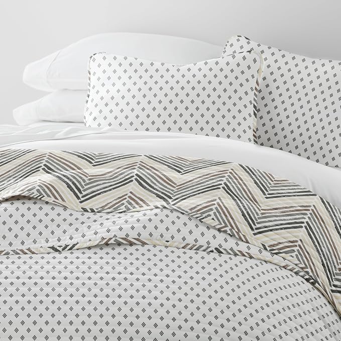 Merit Linens Soft Quilt Coverlet Bedding Set - Reversible Patterns - King/Cal-King Light Gray