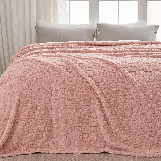 NEWCOSPLAY 3D Heart Checkered Flannel Queen Blanket, Pink Heart, 90"x90" | Super Soft Cute Lightweight Decorative Premium Silky Fleece Blanket for Couch Sofa Bed, Gift for Women Men, All Season Use