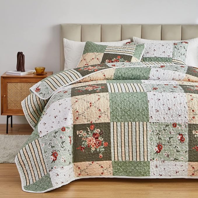 Patchwork Quilt Set Twin Size, 2 Pieces Green White Floral Plaid Design Summer Bedspread Coverlet Set, Soft Microfiber Reversible Lightweight Bed Cover for Kids (68" x 86", 1 Quilt+ 1 Pillow Sham)