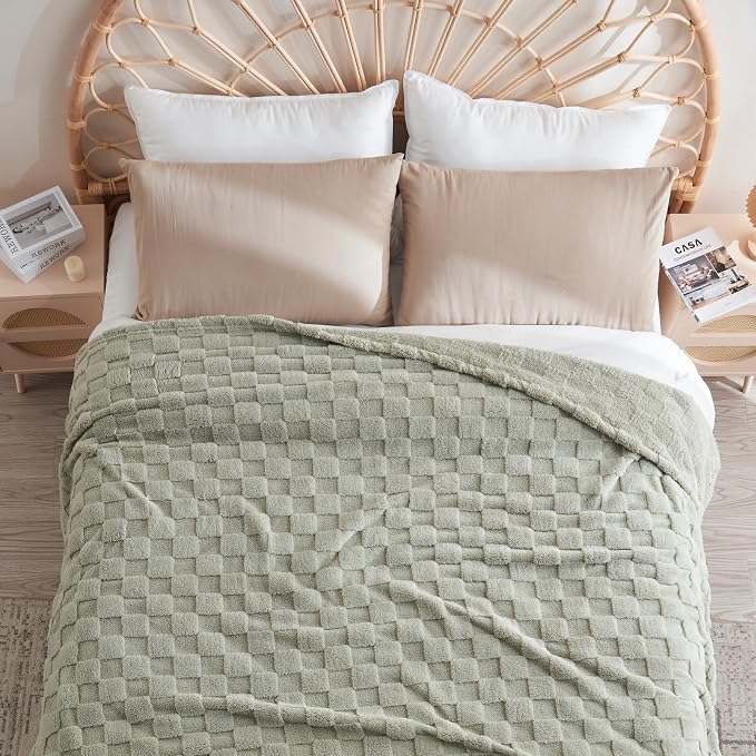NEWCOSPLAY 3D Checkered Flannel Queen Blanket, Sage Green, 90"x90" | Super Soft Cute Lightweight Decorative Premium Silky Fleece Blanket for Couch Sofa Bed, Gift for Women Men, All Season Use
