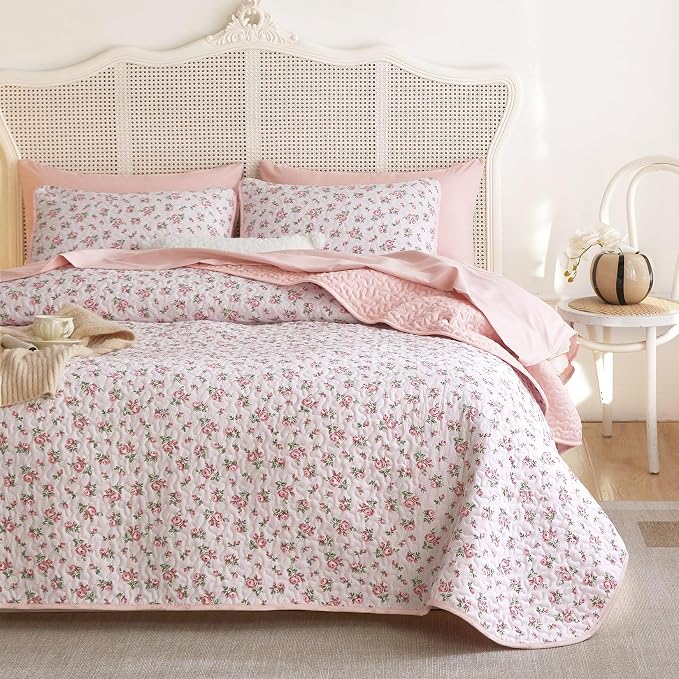 Wake In Cloud - Floral Quilt Set, Coquette Cottagecore Shabby Chic Flower Pattern for Women Teen Girls, Reversible Lightweight Bedspread Coverlet, 3 Pieces, Pink, Twin/Twin XL Size