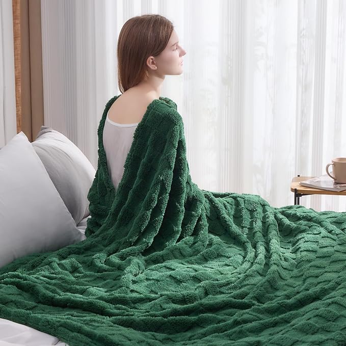 NEWCOSPLAY 3D Checkered Flannel Queen Blanket, Dark Green, 90"x90" | Super Soft Cute Lightweight Decorative Premium Silky Fleece Blanket for Couch Sofa Bed, Gift for Women Men, All Season Use