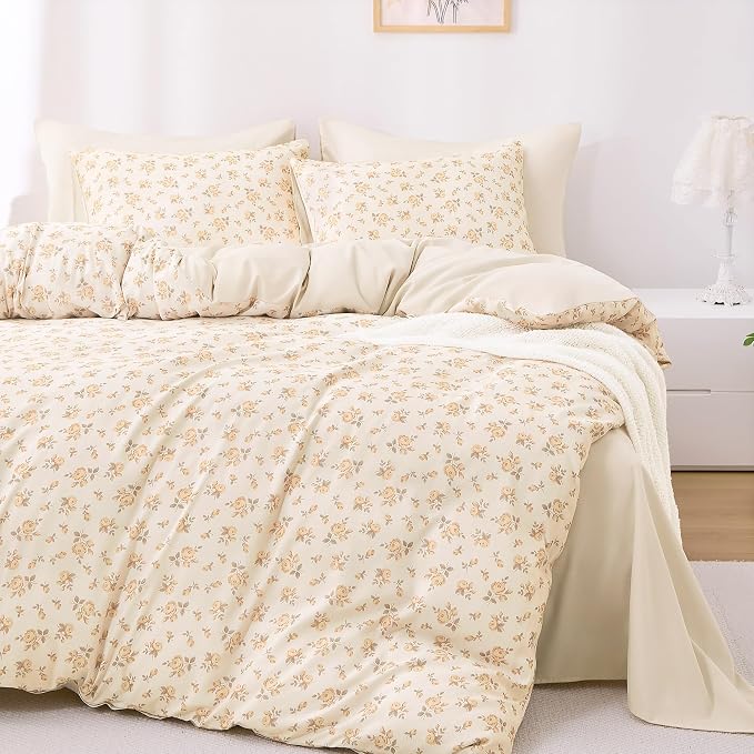 Wake In Cloud - Floral Comforter Set, Coquette Cottagecore Aesthetic Flower Shabby Chic Pattern for Women Teen Girls, Soft Lightweight Bedding, 3 Pieces, Apricot Beige, Queen Size