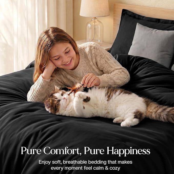 Utopia Bedding 3 Pc Queen Comforter Set, All Season Bedding, Black | Bedding Set Includes Comforter (88x88) Inches, 2 Shams (20x26) Inches. Soft Microfiber Down Alternative, Machine Washable.
