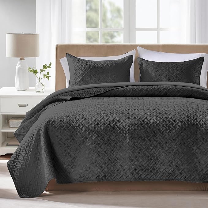 FLYMME King Size Quilt Bedding Set Black Lightweight Bedspreads Set,Modern Style Geometric Weave Stripe Pattern,Soft Microfiber Bed Coverlet 3 Pieces (1 Quilt, 2 Shams)