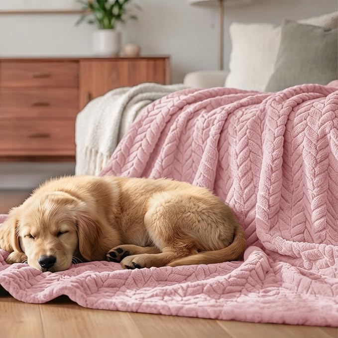 Exclusivo Mezcla Soft Fleece Bed Blanket King Size, 90”x104”, Pink | Cozy Fluffy Lightweight Blankets for Summer, Decorative Plush Flannel Throws for Living Room, Bedroom with Leaves Pattern