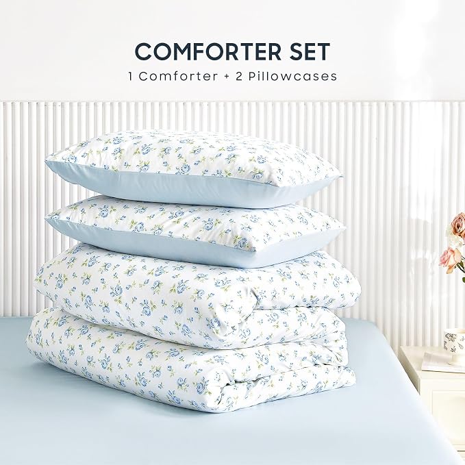 Wake In Cloud - Floral Comforter Set, Coquette Cottagecore Aesthetic Flower Shabby Chic Pattern for Women Teen Girls, Soft Lightweight Bedding, 3 Pieces, White Blue, Full Size