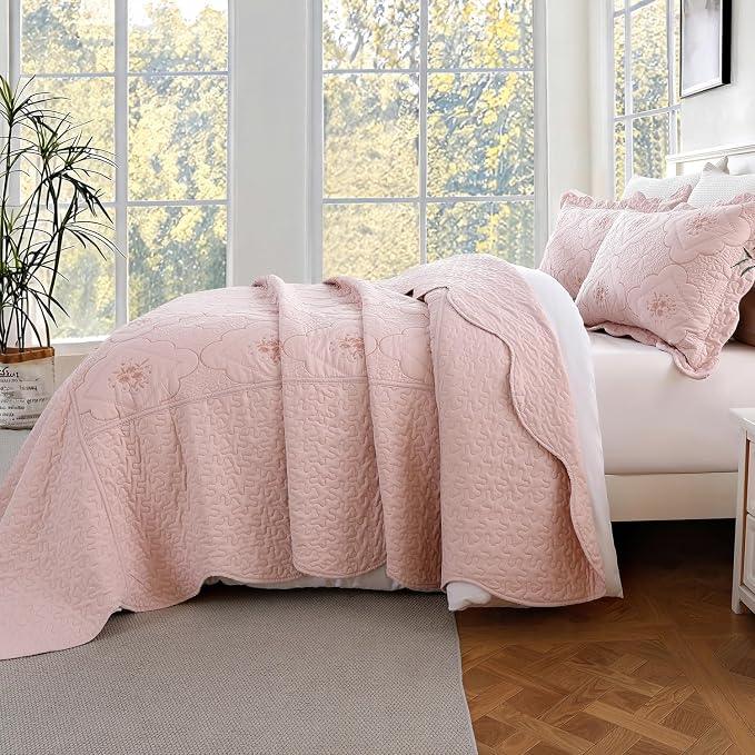 Cmfshape Oversized Floral Embroidery Quilt Set,3 Pieces Super King Quilt Bedding Set,Classic Diamond Pattern Quilt,Ultra Soft Lightweight Reversible Bedspread Coverlet for All Season(Pink,120"x120")