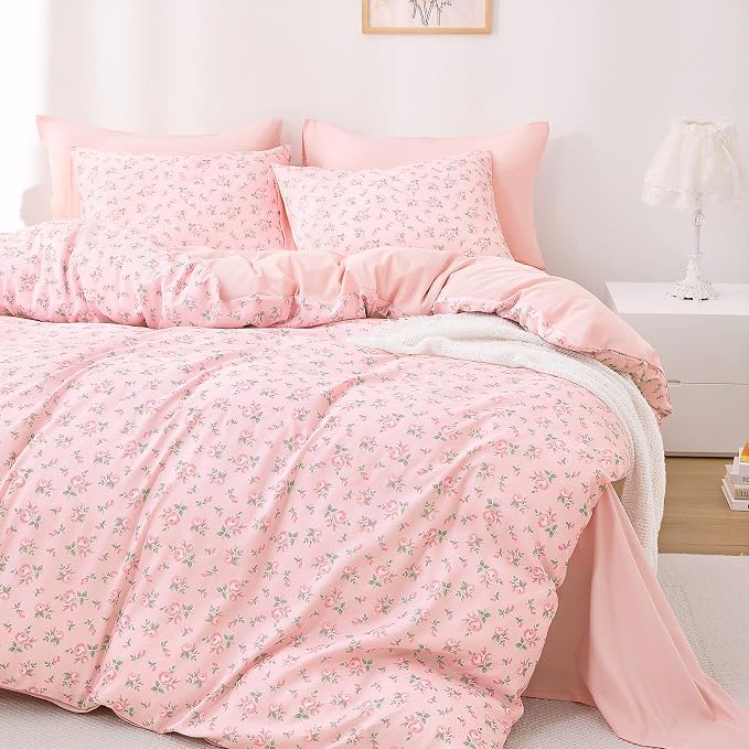 Wake In Cloud - Floral Comforter Set, Coquette Cottagecore Aesthetic Flower Shabby Chic Pattern for Women Teen Girls, Soft Lightweight Bedding, 3 Pieces, Blush Pink, Queen Size