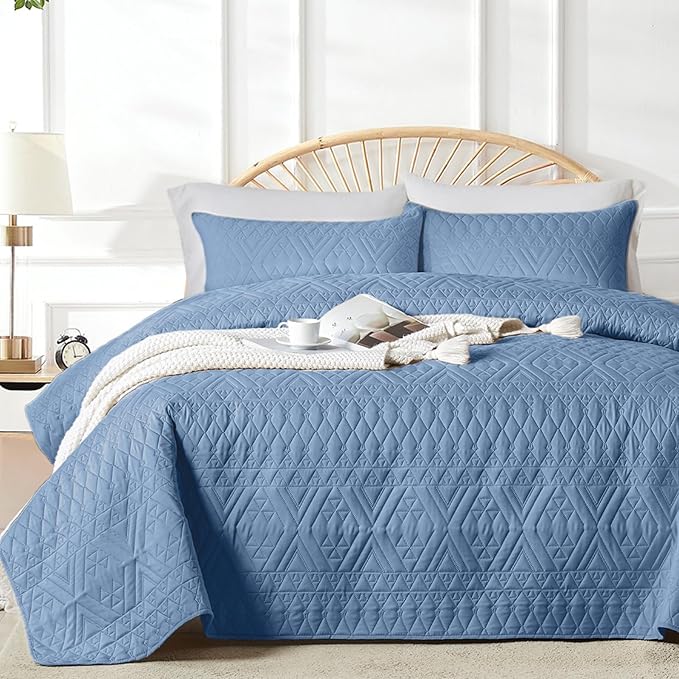 akkialla Full/Queen Quilt Set, Boho Style in a Solid Color, Bluish Grey Lightweight Microfiber Bedspread, Soft and Breathable Coverlet for All Seasons, 3-Piece Bedding Set (1 Quilt, 2 Pillow Shams)