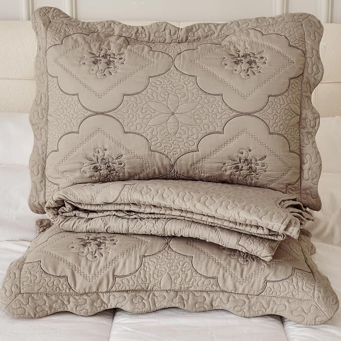 Cmfshape Oversized Floral Embroidery Quilt Set,3 Pieces Super King Quilt Bedding Set,Classic Diamond Pattern Quilt,Ultra Soft Lightweight Reversible Bedspread Coverlet for All Season(Taupe,120"x128")