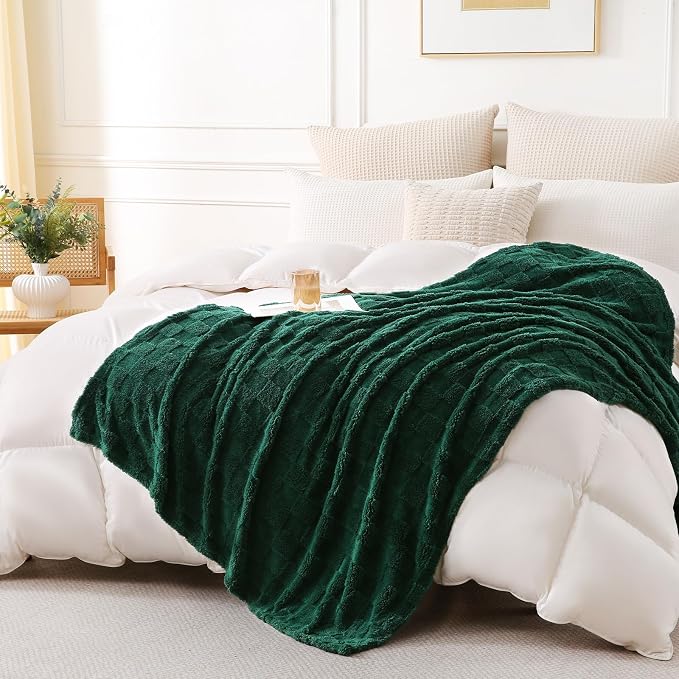 Green Fleece Throw Blanket 60”×80”Checkered Design for Couch Sofa | Super Soft Cozy Plush Microfiber 3D Square Pattern Flannel Blanket for Bed Lightweight for Adults,Women