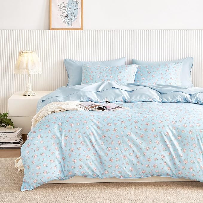 Wake In Cloud - Floral Comforter Set, Coquette Cottagecore Aesthetic Flower Shabby Chic Pattern for Women Teen Girls, Soft Lightweight Bedding, 3 Pieces, Blue Pink, King Size