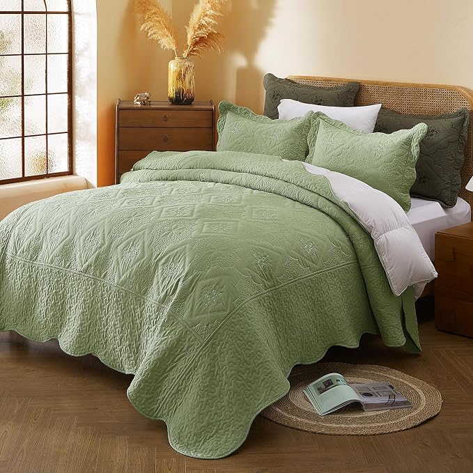 Cmfshape Floral Embroidery Quilt Set,3 Pieces Queen Quilt Bedding Set,Classic Diamond Pattern Quilts,Ultra Soft Lightweight Reversible Bedspread Coverlets for All Season(Sage Green,90"x90")