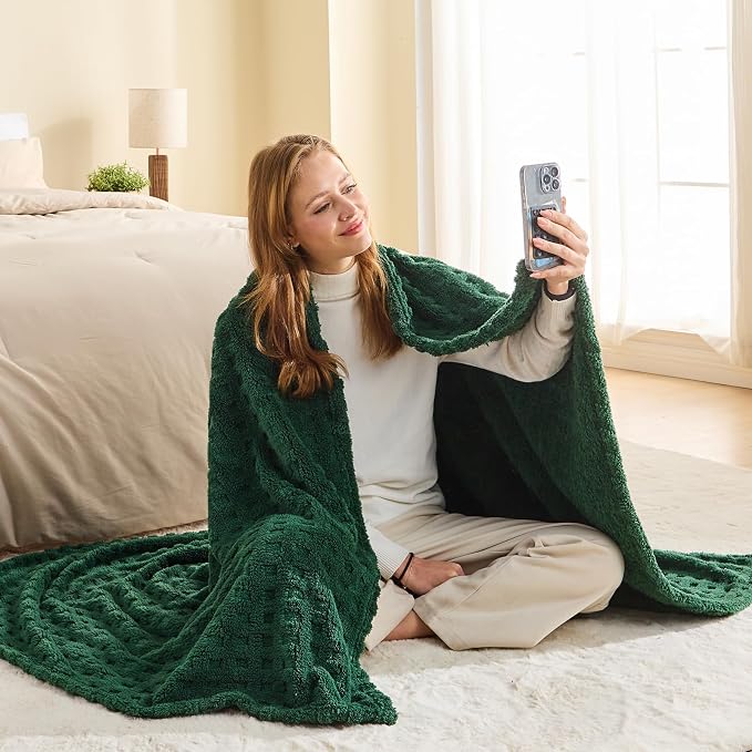 NEWCOSPLAY 3D Waffle Checkered Flannel Throw Blanket, Dark Green, 50"x70" | Super Soft Cute Lightweight Decorative Premium Silky Fleece Blanket for Couch Sofa Bed, Gift for Women Men, All Season Use