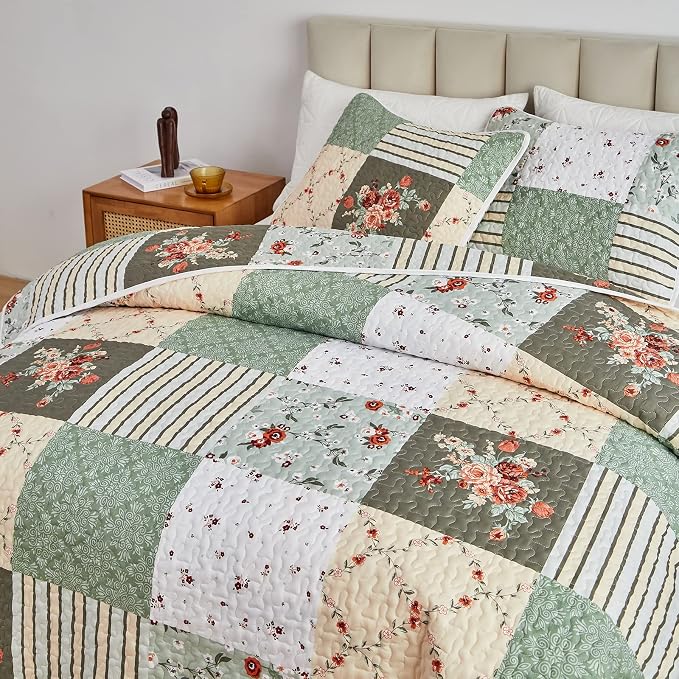 Patchwork Quilt Set King Size, 3 Pieces Green Floral Plaid Summer Bedspread Coverlet Set, Soft Microfiber Reversible Lightweight Bed Cover for All Season (102" x 90", 1 Quilt+ 2 Pillow Shams)