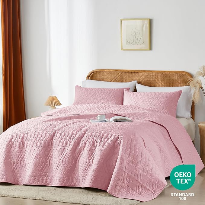 akkialla Twin Quilt Set, Pink Lightweight Microfiber Bedspread Coverlet, Boho Geometric Pattern, Soft All-Season Bedding, 2-Piece (1 Quilt, 1 Pillow Sham)