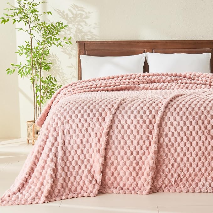 NEWCOSPLAY Fleece Clouds Cozy King Blanket for Couch, Pink, 90"x110" | Premium Silky Flannel Blanket, Soft Lightweight Fluffy Throw Blanket for Bed Sofa Decor, Gift for All Season Use