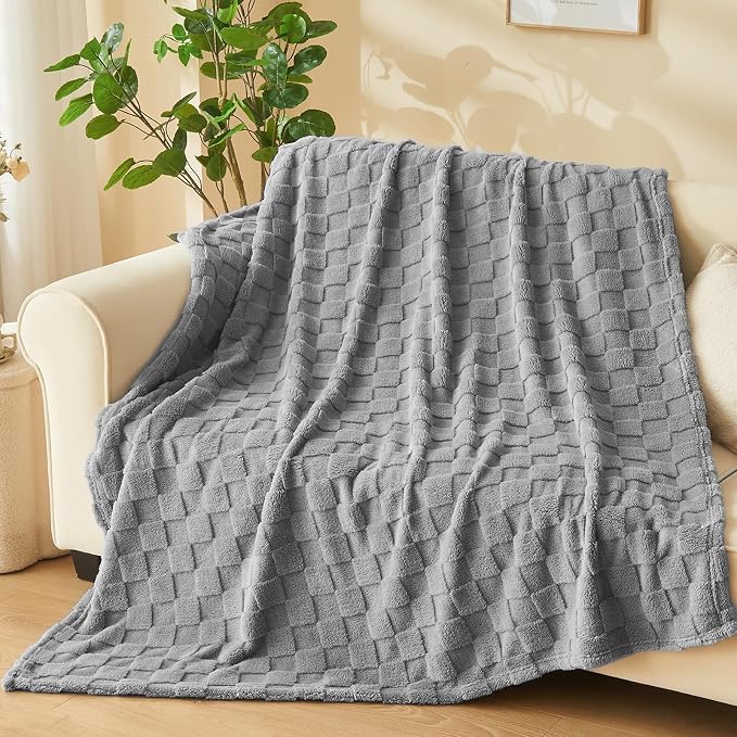 NEWCOSPLAY 3D Checkered Flannel Throw Blanket, Grey Checkered, 50"x70" | Super Soft Cute Lightweight Decorative Premium Silky Fleece Blanket for Couch Sofa Bed, Gift for Women Men, All Season Use