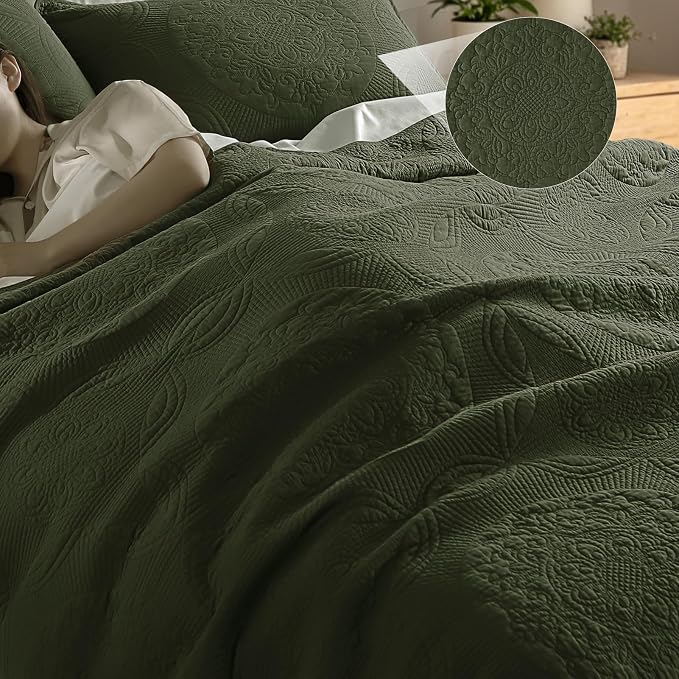 GOONE 100% Cotton Oversized King Size Quilt Set 112"x106" Olive Green | Oversized Coverage Bedspread Coverlet for Summer Fall, Farmhouse Medallion Stitch Lightweigh Bedding Set with 2 Pillow Shams