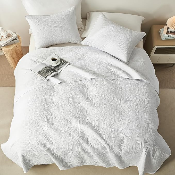 akkialla King Quilt Bedding Set,White Ultrasonic King/Cal King Quilt Set,Lightweight Soft Bedspread Coverlet,Modern Style Coin Pattern Bed Cover for All Seasons,3 Piece(1 Quilt,2 Pillow Shams)