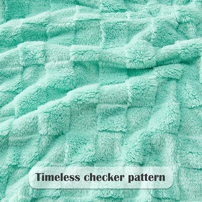 NEWCOSPLAY 3D Checkered Flannel King Blanket, Aqua Checkered, 90"x110" | Super Soft Cute Lightweight Decorative Premium Silky Fleece Blanket for Couch Sofa Bed, Gift for Women Men, All Season Use