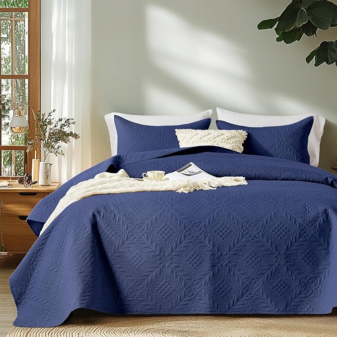 FLYMME Twin Quilt Bedding Set,Navy Blue Ultra Soft Lightweight Microfiber Bedspreads,Vintage Olive Leaf Design Bedspread Bed Coverlet 2 Pieces for All-Season (1 Quilt,1 Shams)