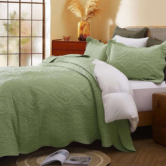 Cmfshape Oversized Floral Embroidery Quilt Set,3 Pieces Super King Quilt Bedding Set,Classic Diamond Pattern Quilt,Ultra Soft Lightweight Bedspread Coverlet for All Season(Sage Green,120"x120")