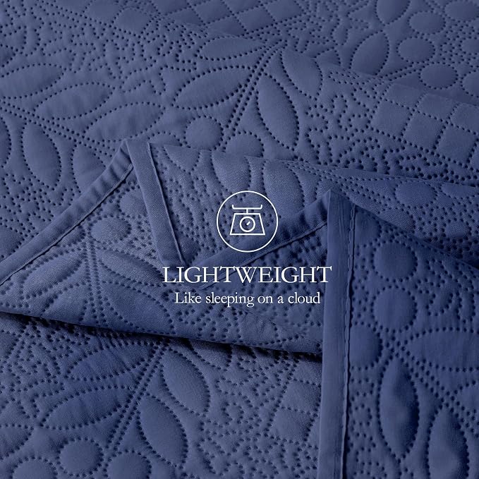 FLYMME Twin Quilt Bedding Set,Navy Blue Ultra Soft Lightweight Microfiber Bedspreads,Vintage Olive Leaf Design Bedspread Bed Coverlet 2 Pieces for All-Season (1 Quilt,1 Shams)