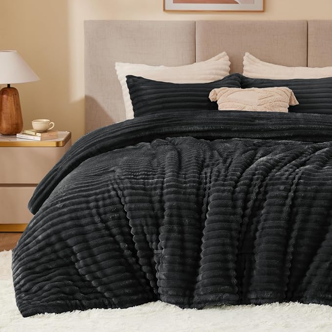 BEDELITE Fleece Oversized Queen Comforter Set, Fluffy Bed Set, Black | Super Soft & Warm Bedding, Luxury Fuzzy Faux Fur Comforter for Winter, Heavy Plush Bedding, with 2 Pillowcases