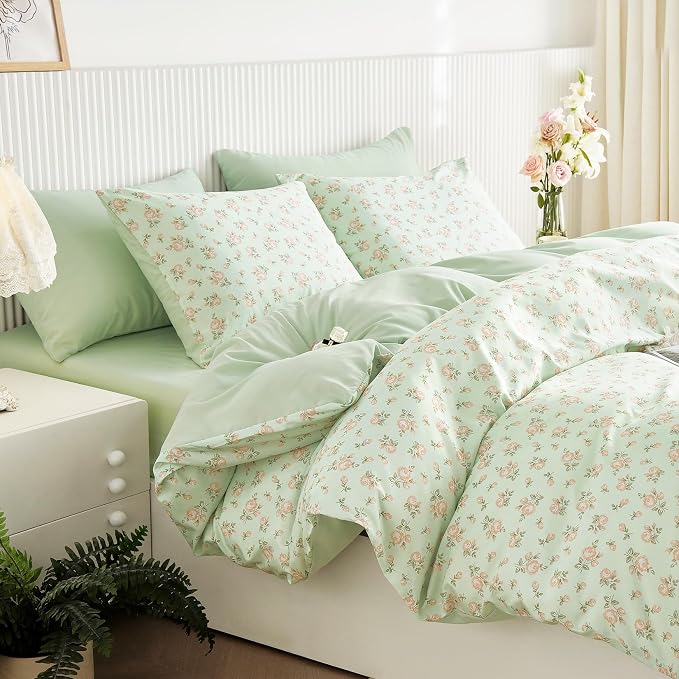 Wake In Cloud - Floral Comforter Set, Coquette Cottagecore Aesthetic Flower Shabby Chic Pattern for Women Teen Girls, Soft Lightweight Bedding, 3 Pieces, Green Pink, Twin/Twin XL Size