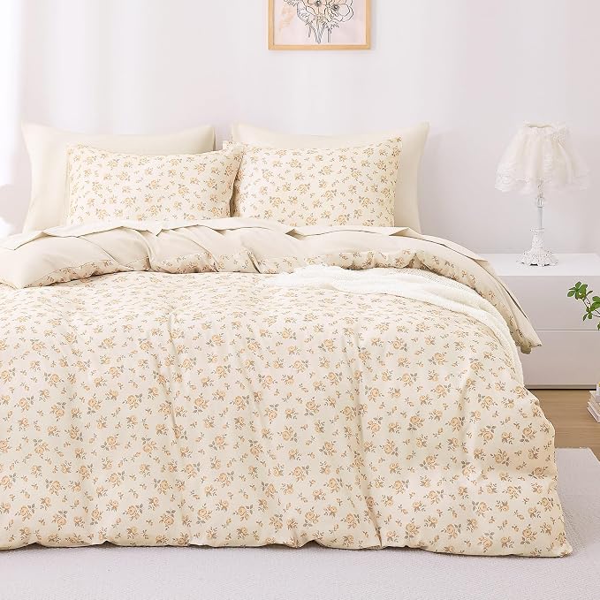 Wake In Cloud - Floral Comforter Set, Coquette Cottagecore Aesthetic Flower Shabby Chic Pattern for Women Teen Girls, Soft Lightweight Bedding, 3 Pieces, Apricot Beige, Queen Size