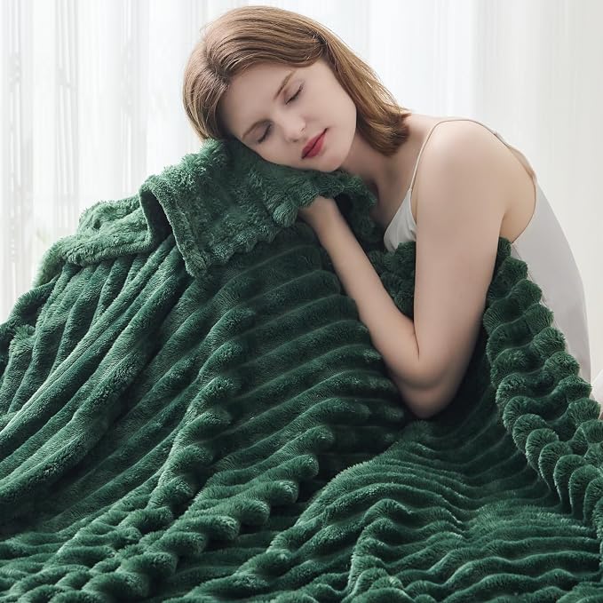 NEWCOSPLAY Fleece Ribbed Cozy Twin Blanket for Couch, Dark Green, 60"x80" | Premium Silky Flannel Blanket, Soft Lightweight Fluffy Throw Blanket for Bed Sofa Decor, Gift for All Season Use