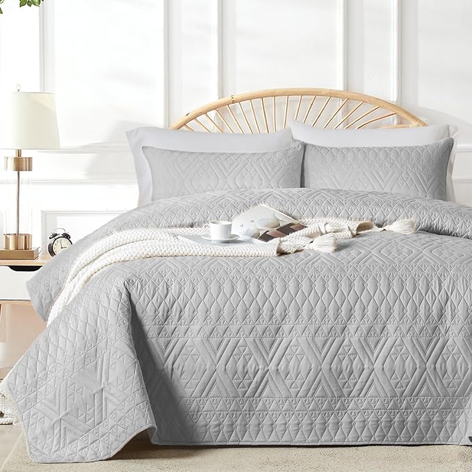 akkialla Twin Size Quilt Bedding Set,Light Grey Lightweight Microfiber Soft Bedspreads,Modern Style Geoetric Pattern Coverlet Set for All Seasons,2 Piece(1 Quilt,1Pillow Sham)