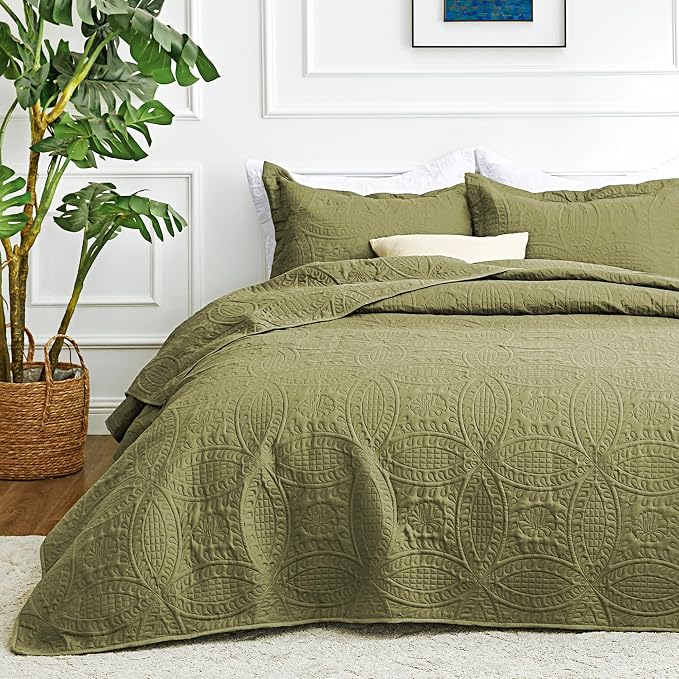 Love's cabin Oversized King Size Quilt Bedding Set Green Bedspreads - Oversized King Lightweight Bedspread Comforter - Coin Pattern Coverlet for All Season - 3 Pieces (1 Quilt, 2 Pillow Shams)
