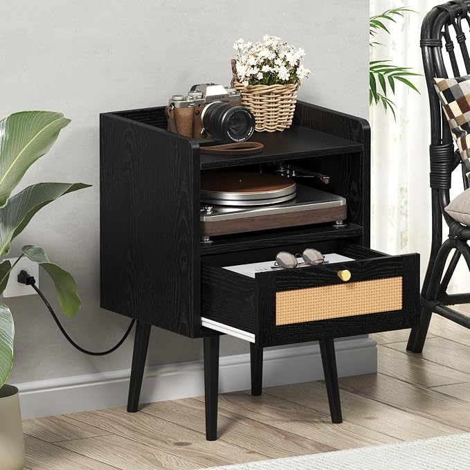 MECHYIN Night Stand Set 2, Nightstands Set of 2 with Charging Station, Rattan Side Tables with Solid Wood Legs, Boho Bedside End Table for Apartment Bedroom Dorm Small Space